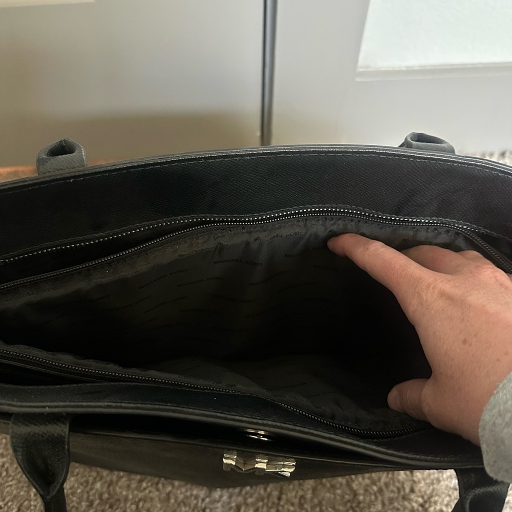 Michael Kors Classic Black Tote - Picture 5 of 10